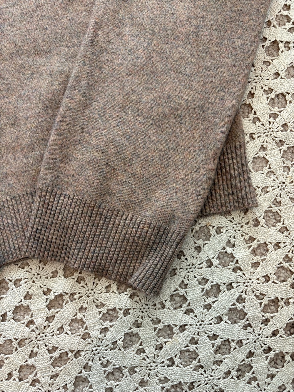 Pomander Place Tuckernuck Hazelwood Taupe Zarah Cropped Hoodie Sweater Small - Picture 3 of 9